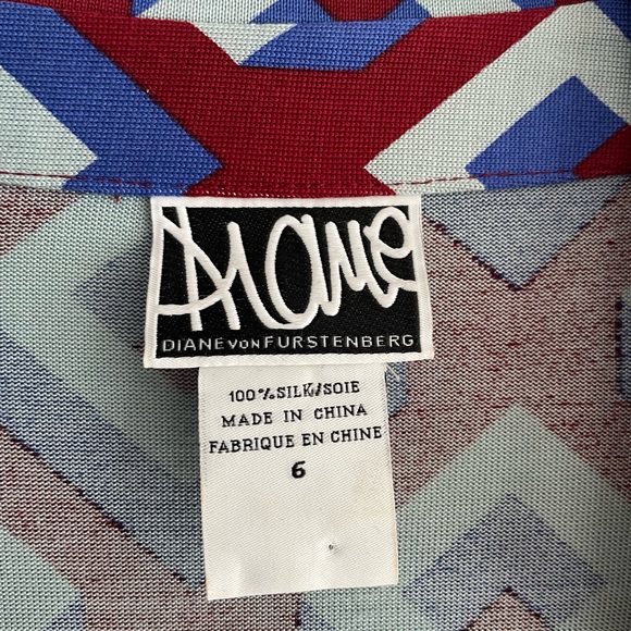 RARE DIANE VON FURSTENBERG Printed Silk Wrap Dress - Picture 3 of 5